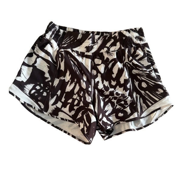 Lululemon Hotty Hot HR Short *Long 4" in size 8 - Picture 1 of 4
